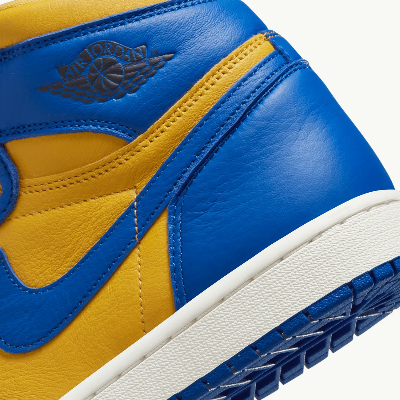 WOMENS AIR JORDAN 1 RETRO HI OG VARSITY MAIZE GAME ROYAL SAIL